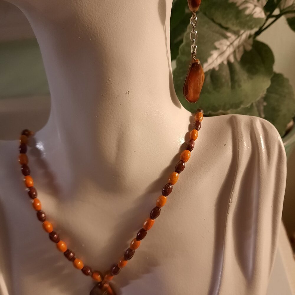 Brand New Pretty Handmade lightweight Jewelry Set (necklace and earrings)